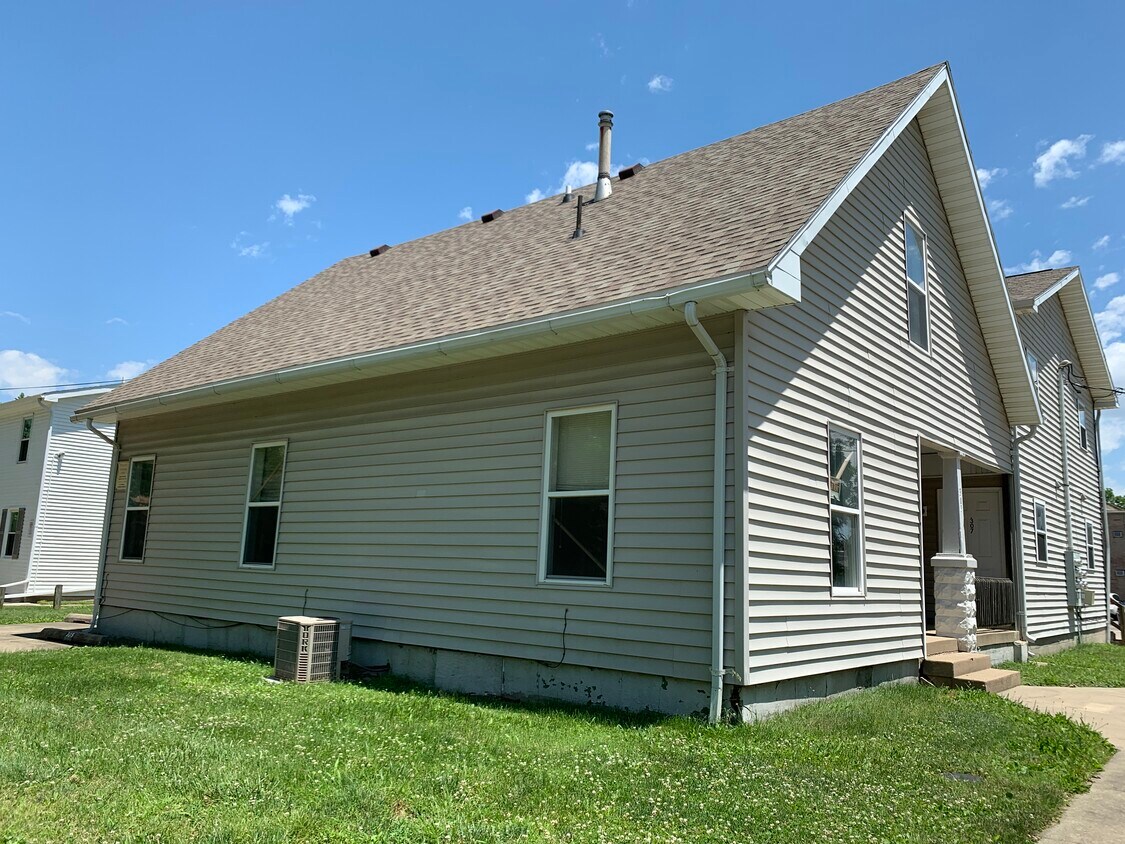 305 Pierce Ave, Charleston, IL 61920 House for Rent in Charleston, IL