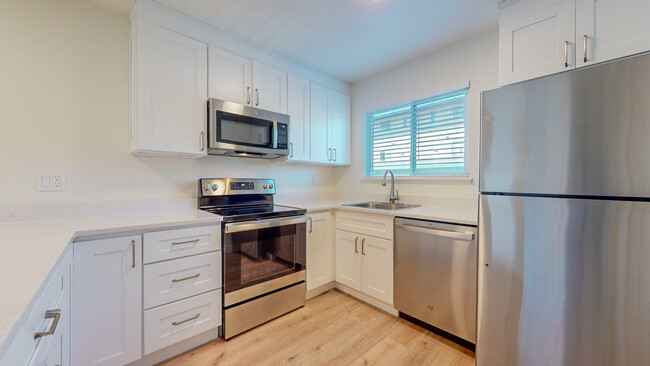 Kitchen - Overview - Sonoma Park Apartments