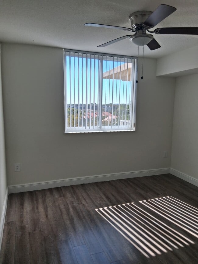 Foto del edificio - 18255 NW 68th Ave