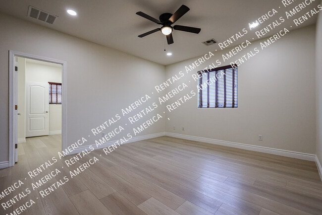 Foto del edificio - 1081 N Mason Dr
