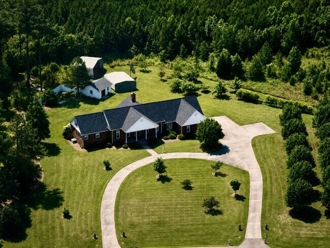 Building Photo - Charming Brick Ranch on 2.25 Private Acres