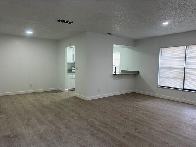 Foto del edificio - 8426 Camden St
