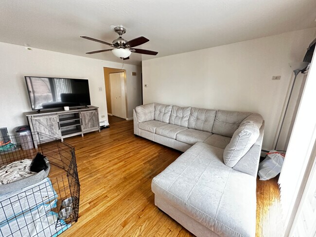Building Photo - 3925 W 47th St