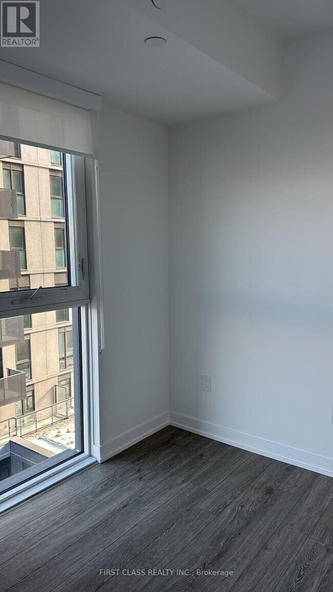 Photo du bâtiment - 500-500 Wilson Ave
