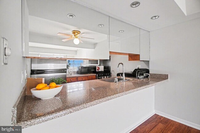 Foto del edificio - 14431 St Germain Dr