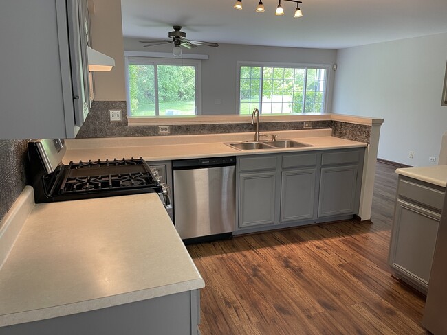 Building Photo - 883 Brompton Ct
