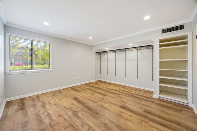 Foto del edificio - 1114 Augusta Dr