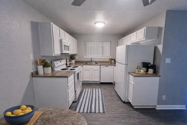 Building Photo - La Loma Terrace