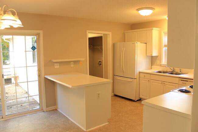 Building Photo - 7145 Missionary Ridge Dr