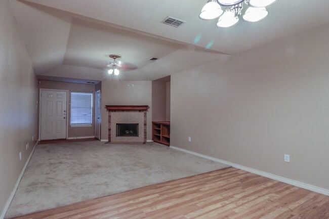 Foto del edificio - Pre-Leasing  2 bed 2 bath