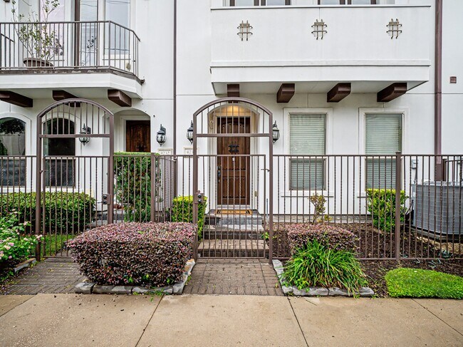 Foto del edificio - 4230 Dickson St