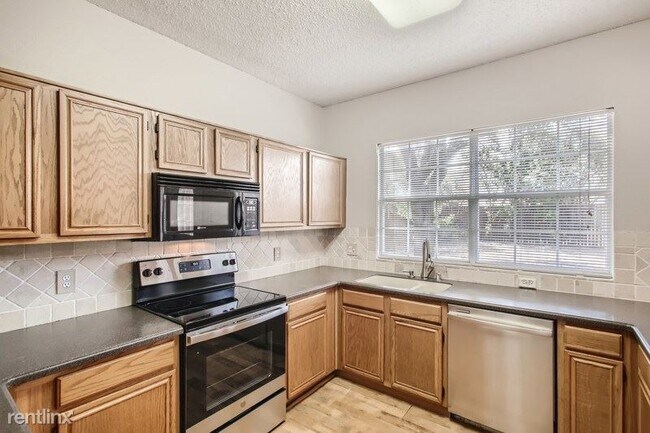 Building Photo - 3 br, 2.5 bath House - 10317 Burgundy Driv...