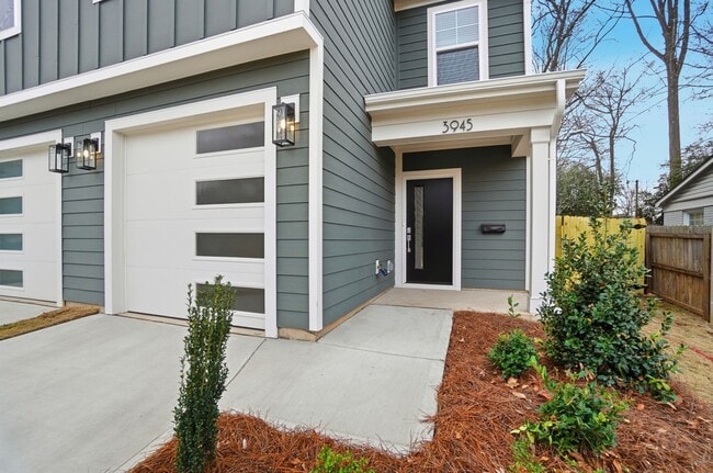 Foto del edificio - New Construction Townhome Minutes from Uptown