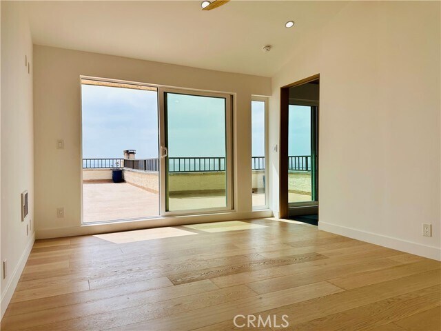 Building Photo - 555 Esplanade