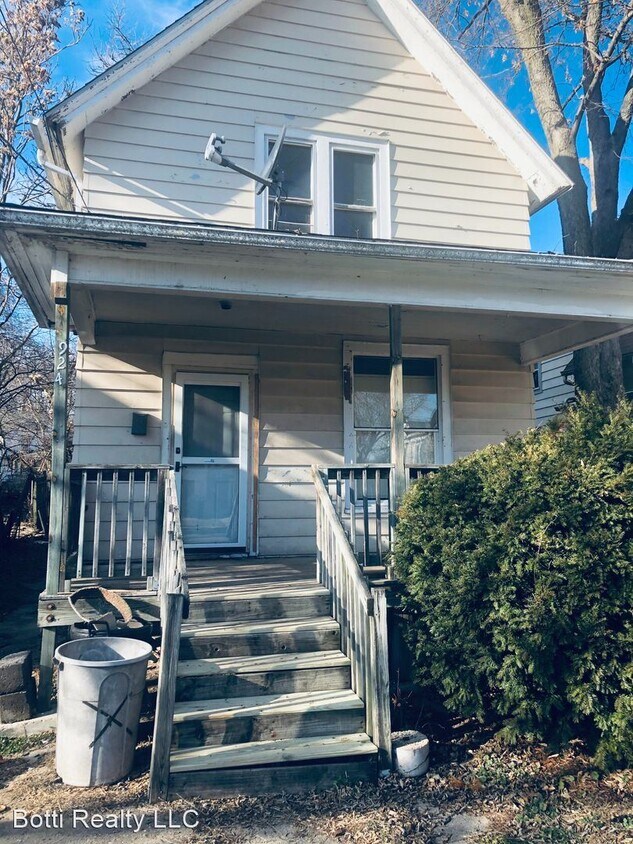 Primary Photo - 3 br, 1 bath House - 924 Grant Ave