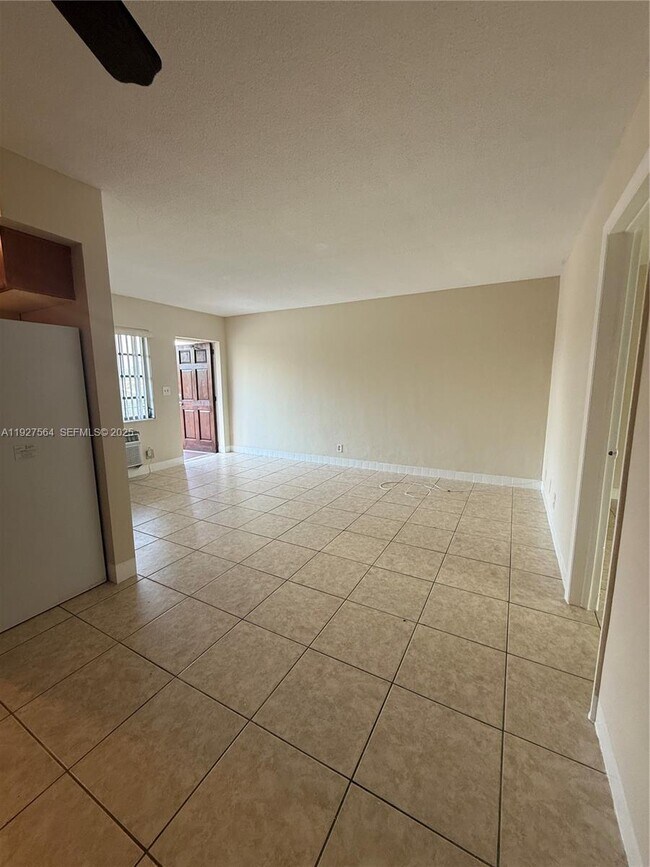 Foto del edificio - 1211 NE 23rd Ave