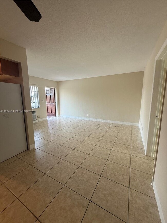 Building Photo - 1211 NE 23rd Ave