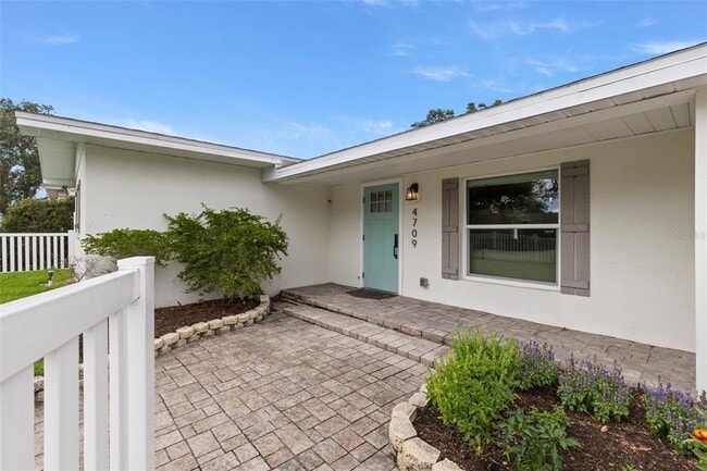 Building Photo - 4709 W Fair Oaks Ave