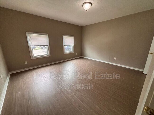 Foto del edificio - 829 Steele Ave