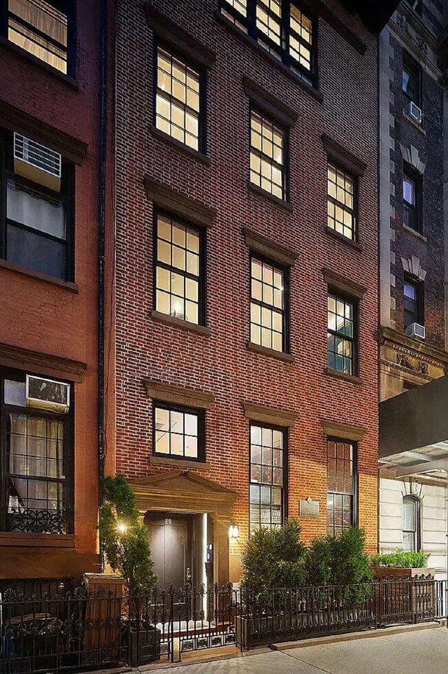 Building Photo - 80 W Washington Pl