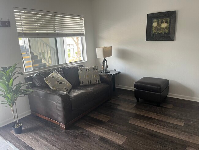 Sala de estar - 8396 111th St