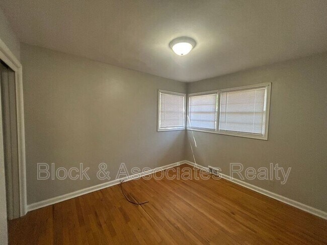Foto del edificio - 7011 Belews Creek Rd