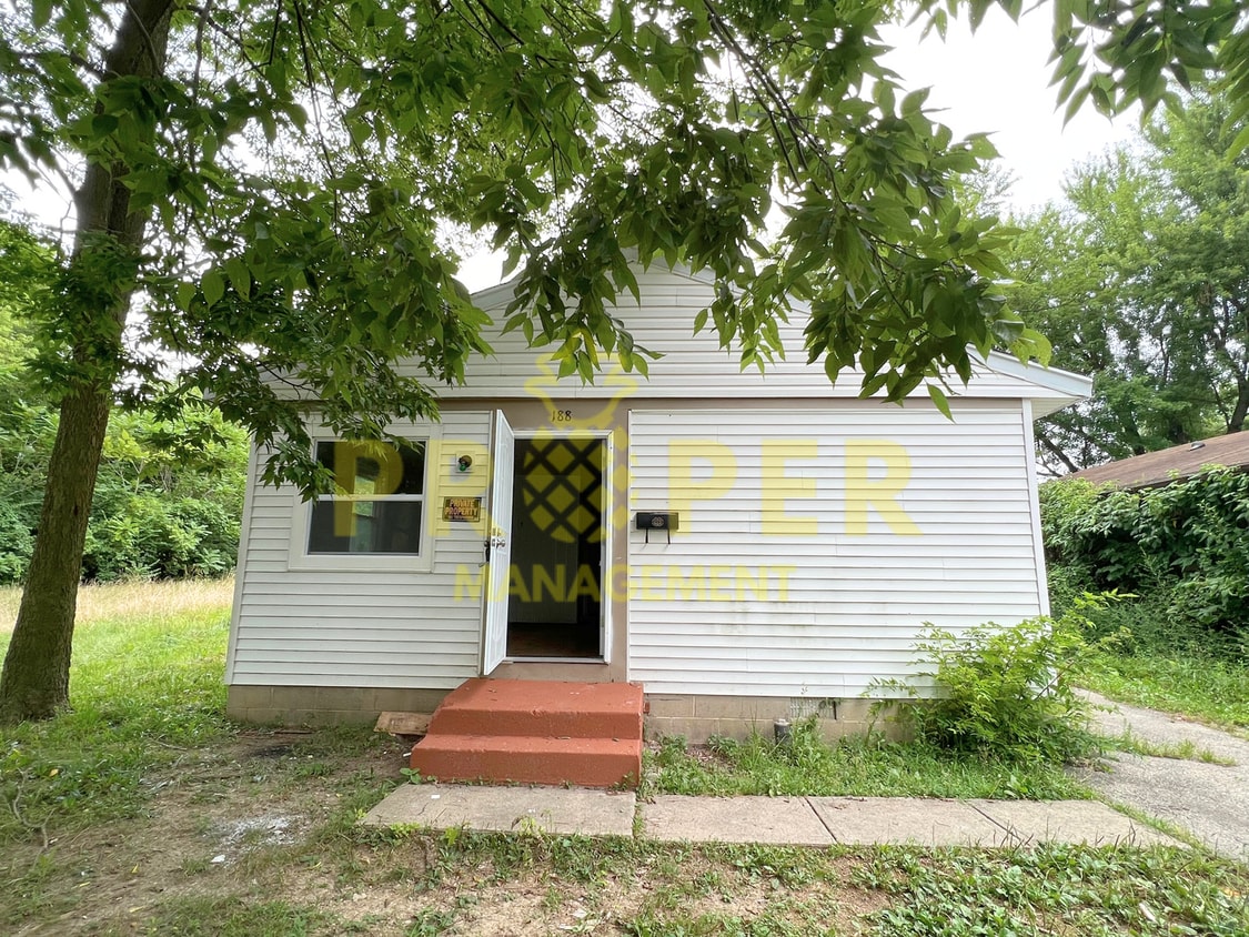 Primary Photo - 3 bedrooms 1.5 bathroom