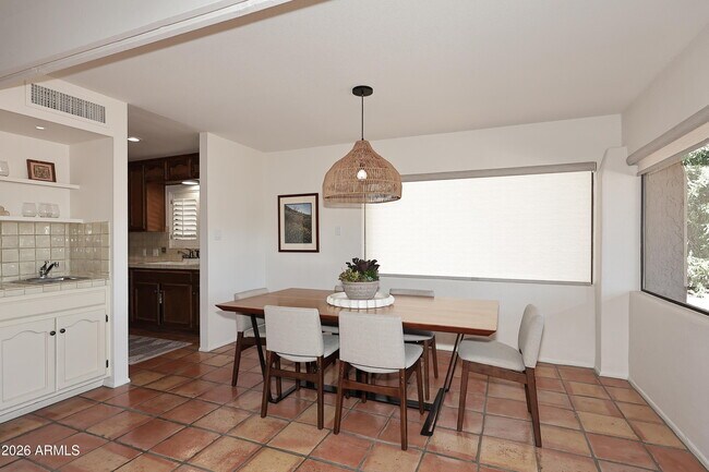 Foto del edificio - 1725 Staghorn Ln