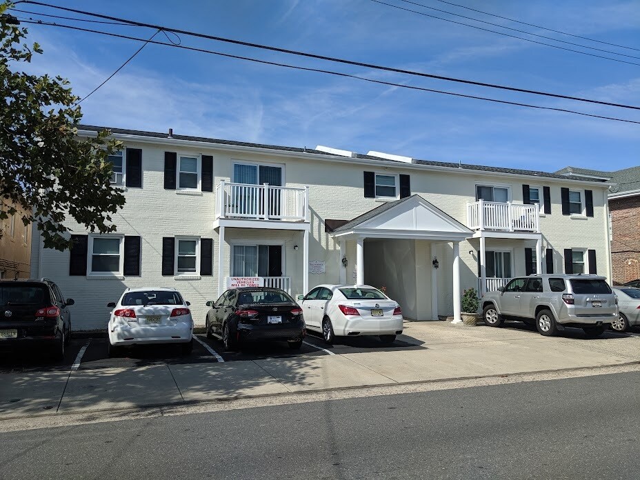 8 N Sacramento Ave Unit B3, Ventnor City, NJ 08406 Apartments in