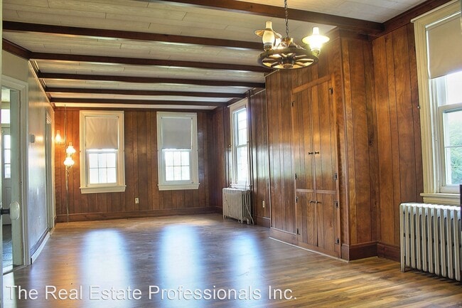 Building Photo - 5 br, 2 bath House - 1050 W. Cedarville Road