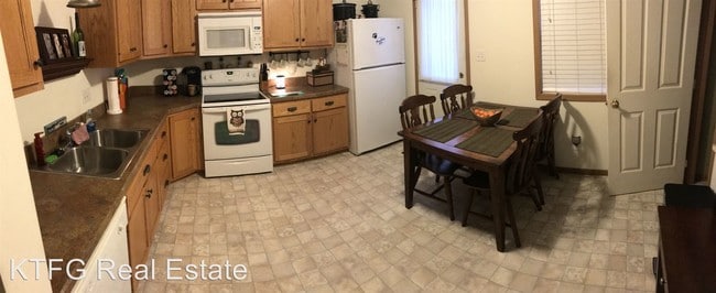 Building Photo - 3 br, 2.5 bath House - 32 Acacia Court