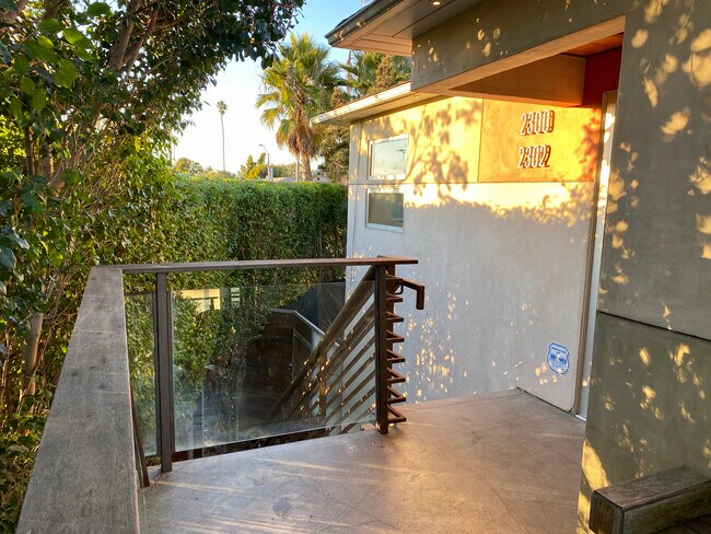 Foto del edificio - 2300 Oakwood Ave