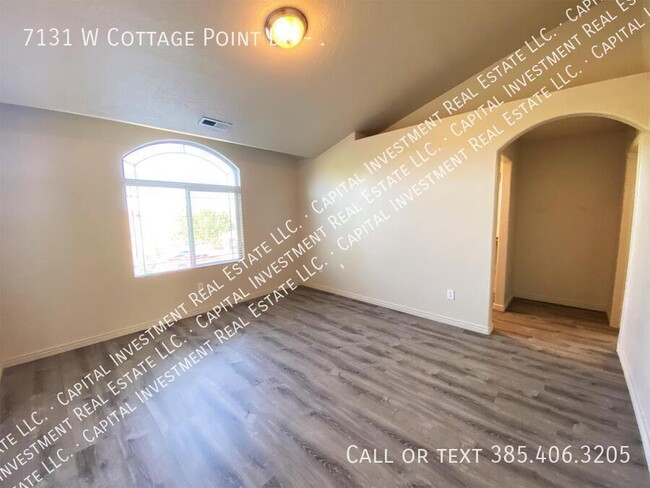 Foto del edificio - 7131 Cottage Point Dr