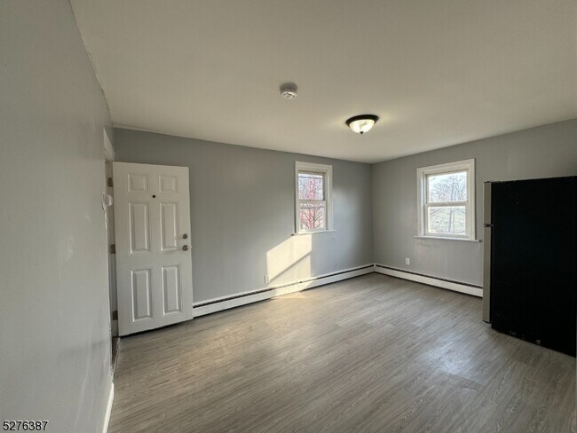 Building Photo - 326 Oregon St