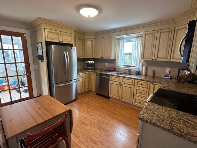 Foto del edificio - 65 Sherry Ave