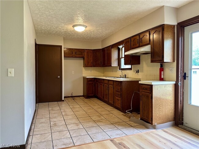 Building Photo - 4823 Dunsmore Ave