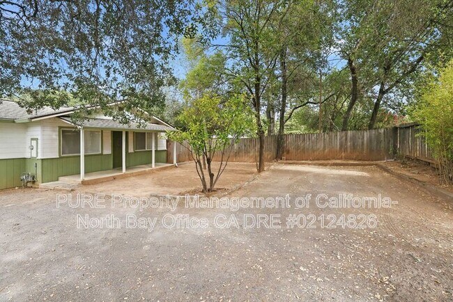 Building Photo - 1040 S Cloverdale Blvd