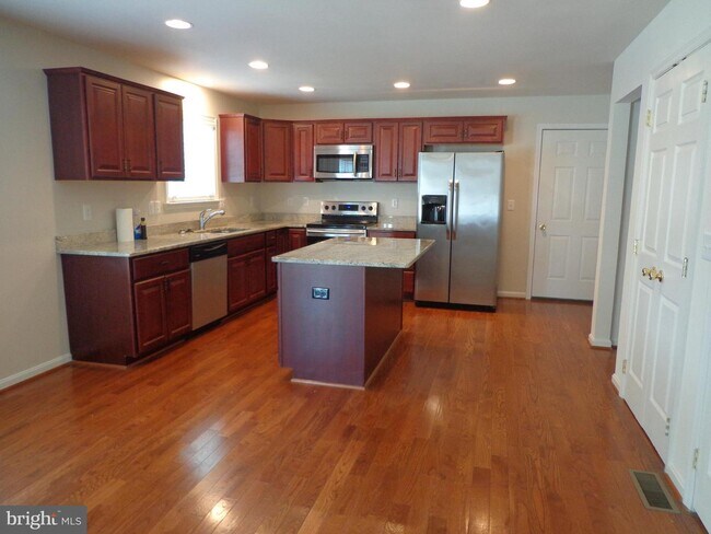Foto del edificio - 23280 Greenbrier Rd
