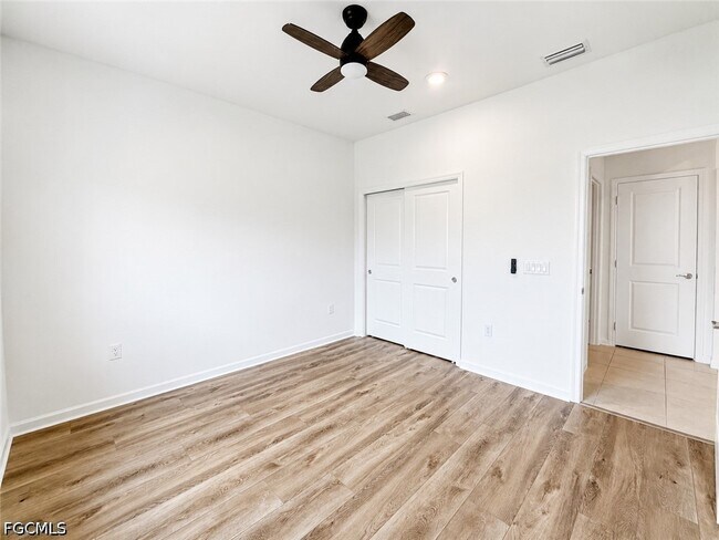 Building Photo - 42723 Valley Brooks St