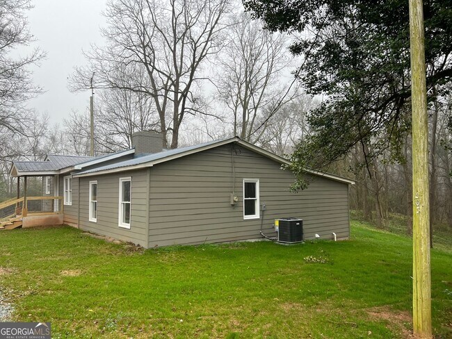 Foto del edificio - 267 Fred Loggins Rd