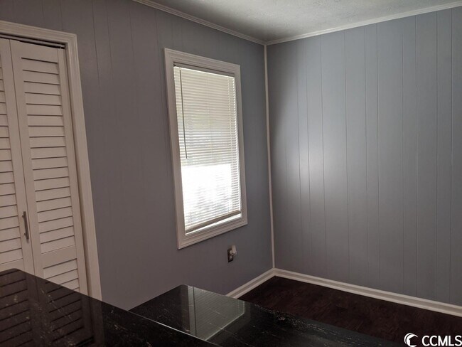 Foto del edificio - 4437 Lakeside Dr
