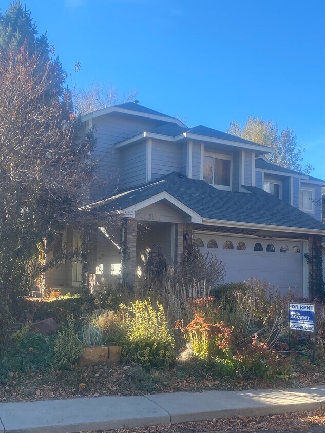 Foto principal - 3327 Sentinel Dr