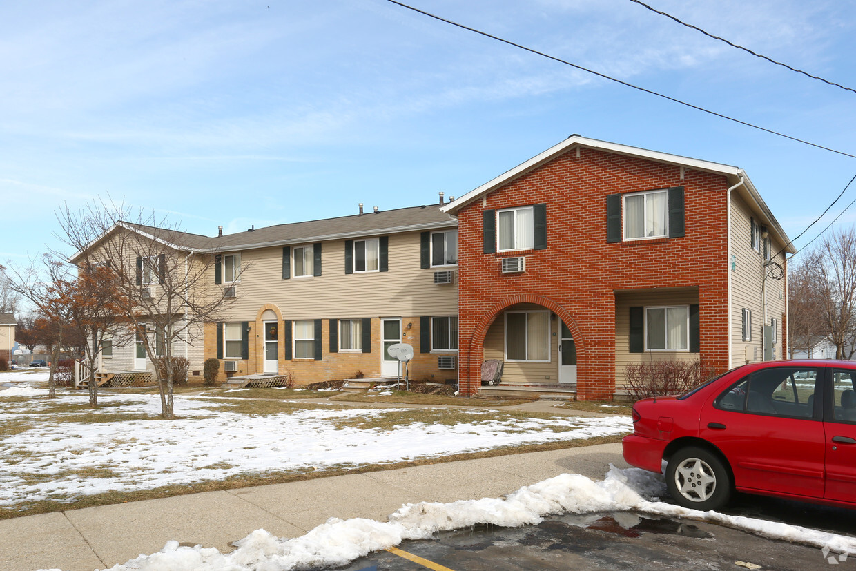 Primary Photo - Pinebrook Manor Apartments