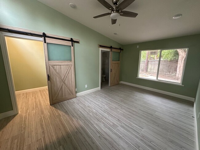 Building Photo - 606 Sunset Ct - Available Now