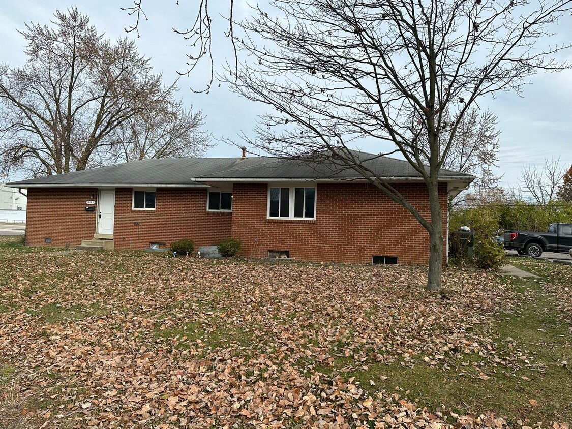 Building Photo - Discover Serene Living in this Charming 3-...