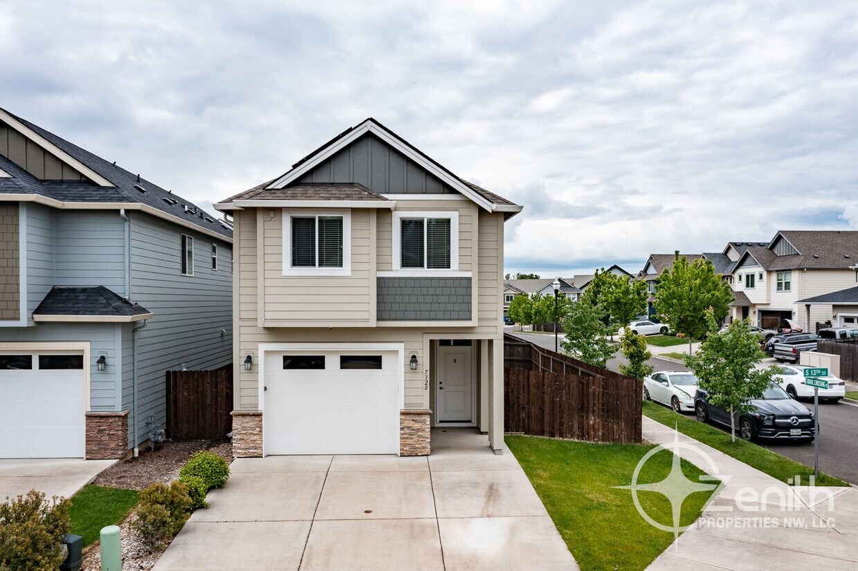 Foto principal - Modern Living in Ridgefield – 3BR/2.5BA Co...