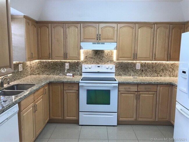 Building Photo - 5132 SW 121st Ave