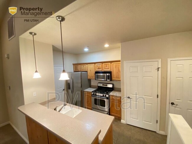 Foto del edificio - 1068 Canyon Meadow Dr