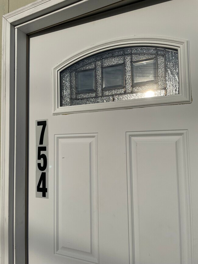 Building Photo - 754 Dalewood Ave