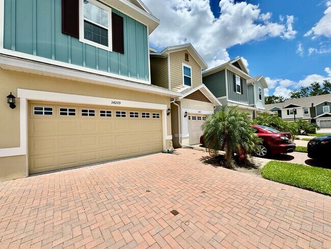 Foto del edificio - 34209 Rogallo Ln